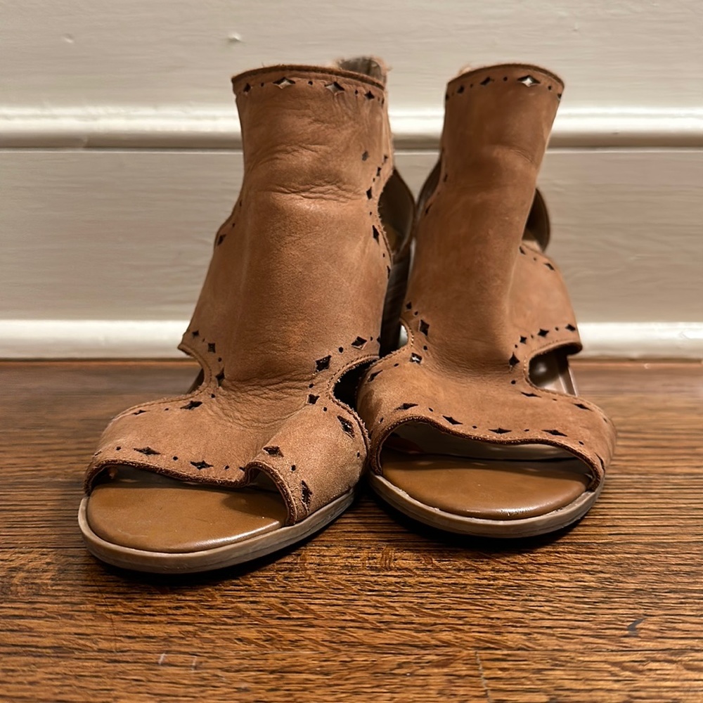 Lucky Brand Leather Heel